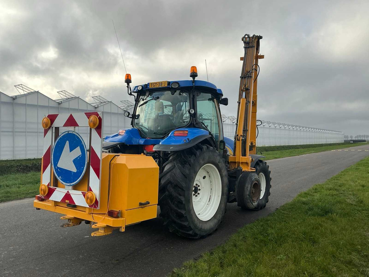 2011 NEW HOLLAND T6070 FOUR WHEEL DRIVE FARM TRACTOR - טרקטור חקלאי: תמונה 5 2011 NEW HOLLAND T6070 FOUR WHEEL DRIVE FARM TRACTOR - טרקטור חקלאי: תמונה 5