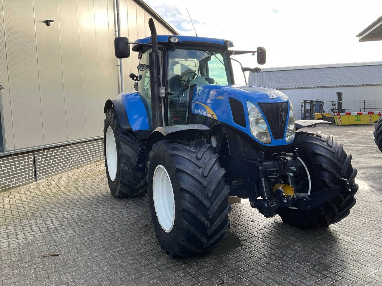 2011 NEW HOLLAND T7030 AUTOCOMMAND FOUR WHEEL DRIVE FARM TRACTOR - טרקטור חקלאי: תמונה 4 2011 NEW HOLLAND T7030 AUTOCOMMAND FOUR WHEEL DRIVE FARM TRACTOR - טרקטור חקלאי: תמונה 4