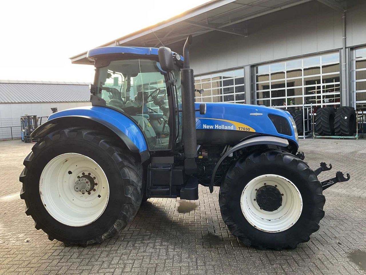 2011 NEW HOLLAND T7030 AUTOCOMMAND FOUR WHEEL DRIVE FARM TRACTOR - טרקטור חקלאי: תמונה 5 2011 NEW HOLLAND T7030 AUTOCOMMAND FOUR WHEEL DRIVE FARM TRACTOR - טרקטור חקלאי: תמונה 5