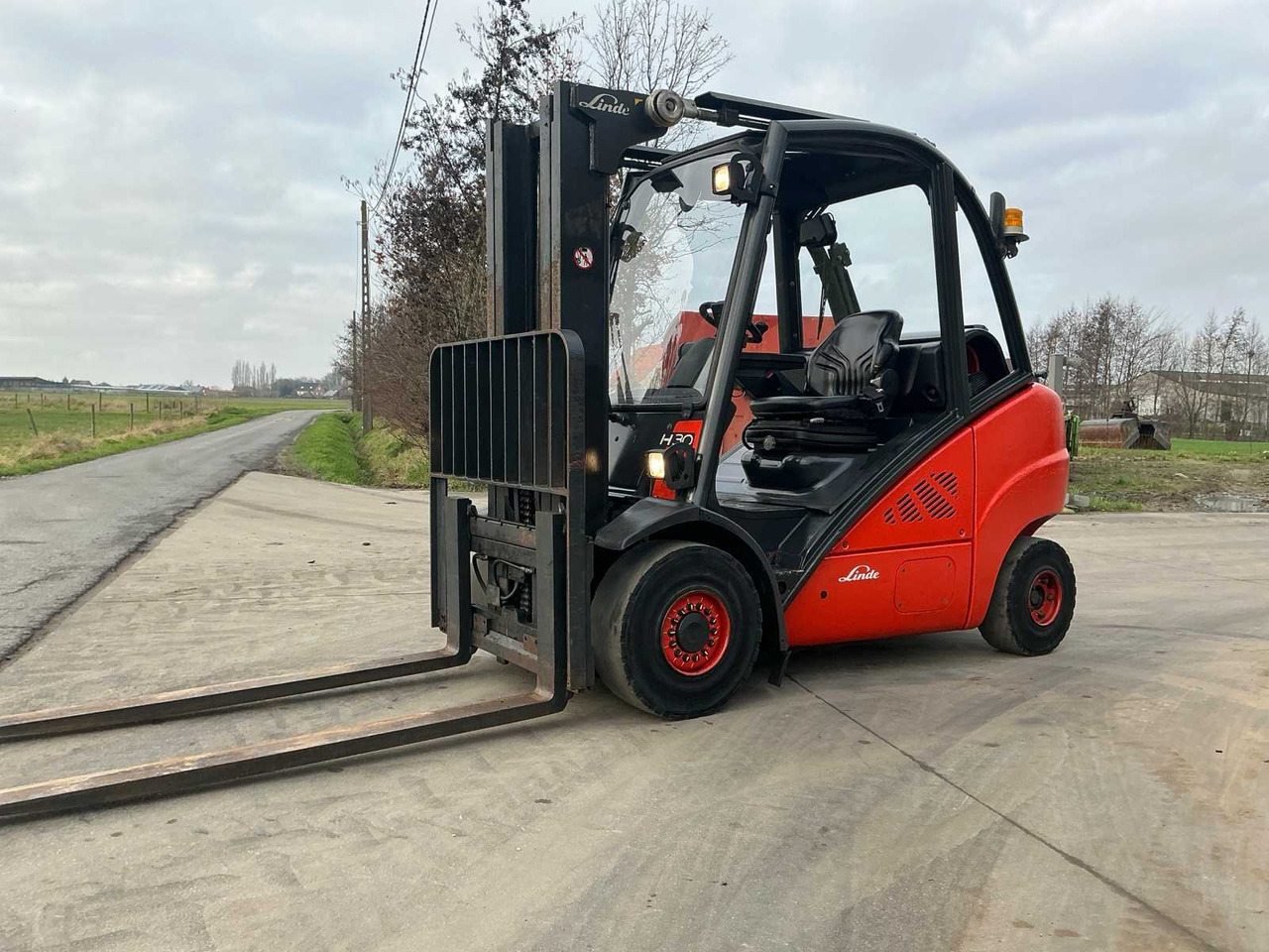 2012 LINDE H30T-01 FORKLIFT - מלגזה: תמונה 1 2012 LINDE H30T-01 FORKLIFT - מלגזה: תמונה 1