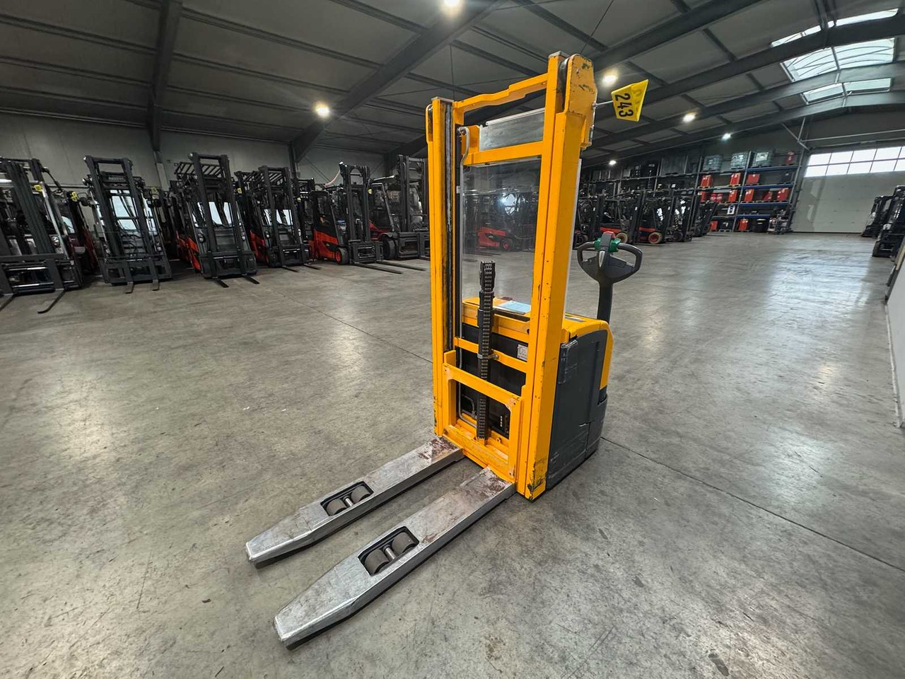 2012 SERVICE + UVV 09/2026 JUNGHEINRICH EJC220 2,000KG STACKER PALLET TRUCK ANT FREE LIFT 5,484 HOURS - מלגזה: תמונה 4 2012 SERVICE + UVV 09/2026 JUNGHEINRICH EJC220 2,000KG STACKER PALLET TRUCK ANT FREE LIFT 5,484 HOURS - מלגזה: תמונה 4