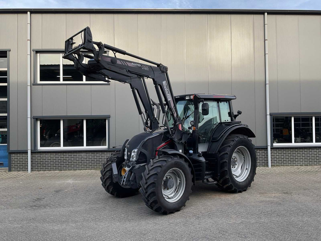 2014 VALTRA N123 HITECH5 FOUR WHEEL DRIVE FARM TRACTOR - טרקטור חקלאי: תמונה 1 2014 VALTRA N123 HITECH5 FOUR WHEEL DRIVE FARM TRACTOR - טרקטור חקלאי: תמונה 1