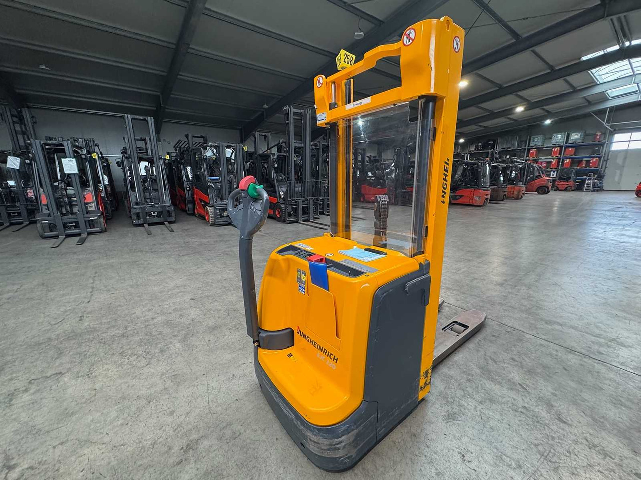2015 JUNGHEINRICH EJC220 2,000KG STACKER PALLET TRUCK ANT FREE LIFT - מלגזה: תמונה 1 2015 JUNGHEINRICH EJC220 2,000KG STACKER PALLET TRUCK ANT FREE LIFT - מלגזה: תמונה 1
