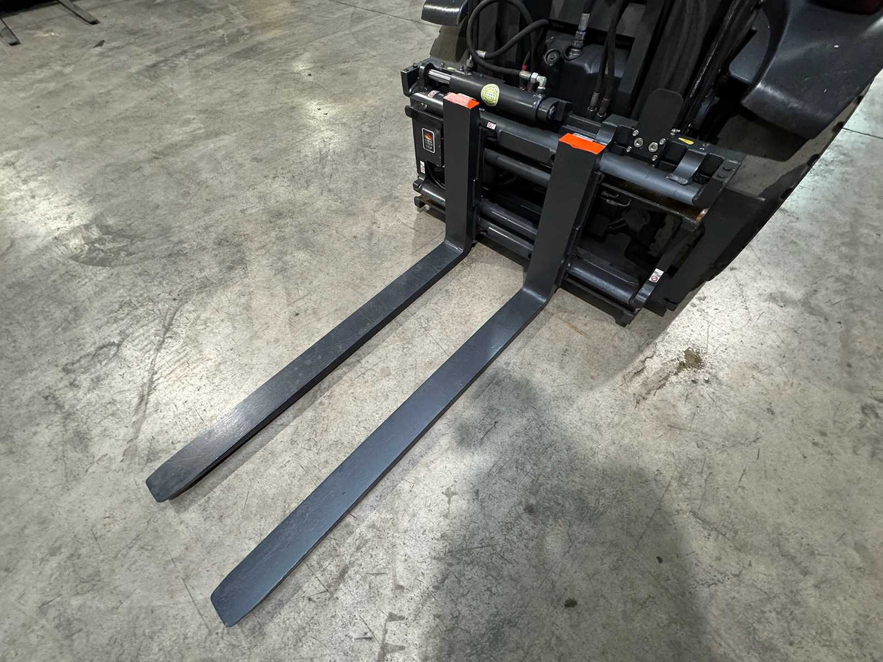 2015 LINDE H25D-02 2.500KG 3.+4TH VALVE FORK ADJUSTER DIESEL FORKLIFT FORKLIFT 10.925 HOURS. - מלגזה: תמונה 5 2015 LINDE H25D-02 2.500KG 3.+4TH VALVE FORK ADJUSTER DIESEL FORKLIFT FORKLIFT 10.925 HOURS. - מלגזה: תמונה 5