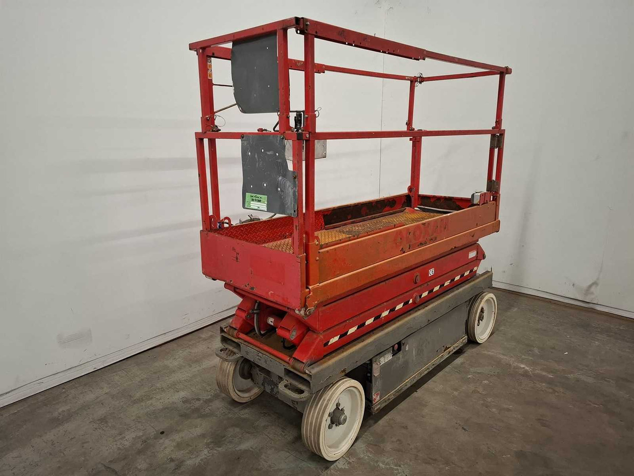 2016 SKYJACK SJ3220 AERIAL PLATFORM - פלטפורמה אווירית: תמונה 1 2016 SKYJACK SJ3220 AERIAL PLATFORM - פלטפורמה אווירית: תמונה 1