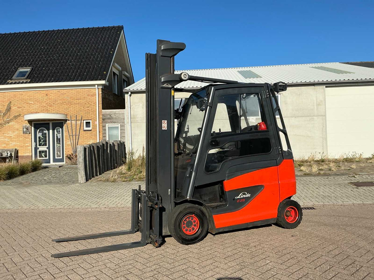 2017 LINDE E25PH-01/600 FORKLIFT - מלגזה: תמונה 1 2017 LINDE E25PH-01/600 FORKLIFT - מלגזה: תמונה 1