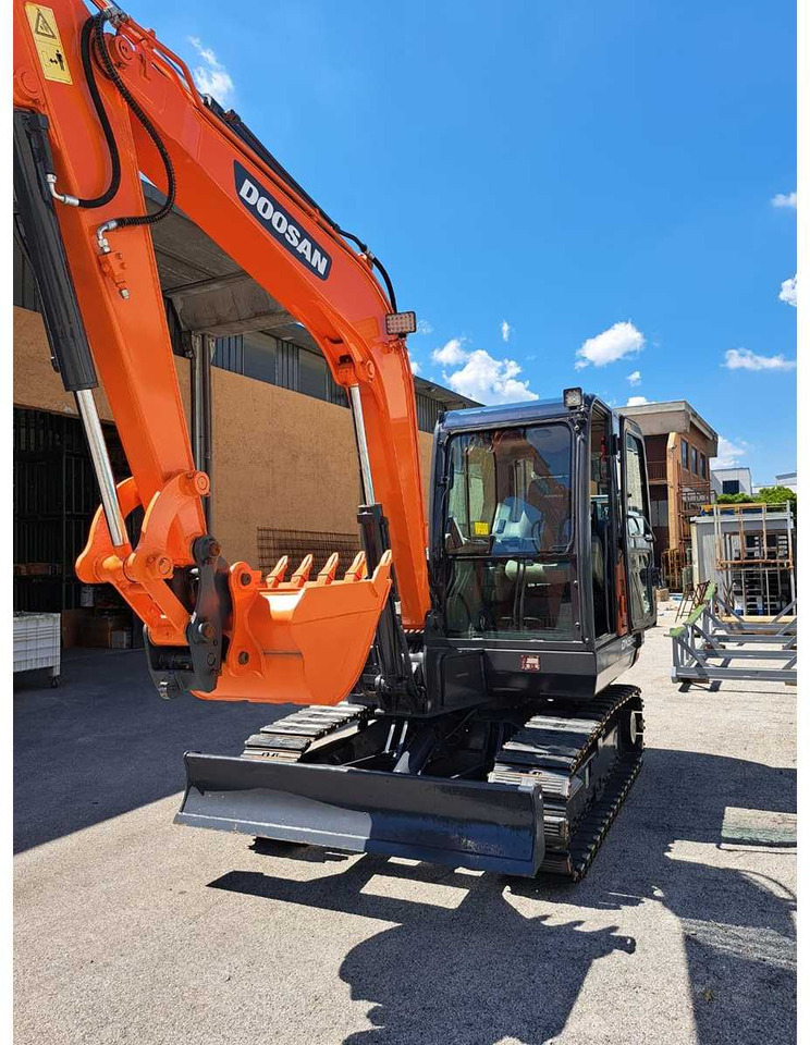 2018 DOOSAN DX55-9C MINI EXCAVATOR - מחפר: תמונה 2 2018 DOOSAN DX55-9C MINI EXCAVATOR - מחפר: תמונה 2