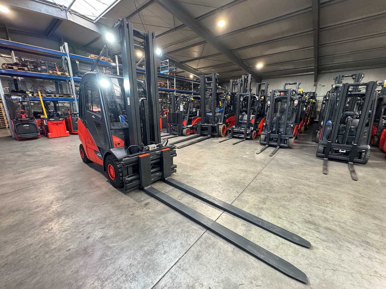 2020 LINDE H35T 3.500KG 3.+4TH VALVE 177CM FORK ADJUSTER TRIPLEX 645CM GAS FORKLIFT FORKLIFT - מלגזה: תמונה 3 2020 LINDE H35T 3.500KG 3.+4TH VALVE 177CM FORK ADJUSTER TRIPLEX 645CM GAS FORKLIFT FORKLIFT - מלגזה: תמונה 3
