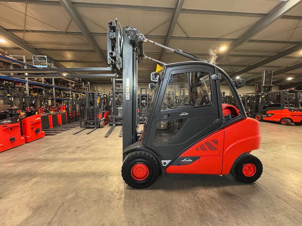 2020 LINDE H35T 3.500KG 3.+4TH VALVE 177CM FORK ADJUSTER TRIPLEX 645CM GAS FORKLIFT FORKLIFT - מלגזה: תמונה 1 2020 LINDE H35T 3.500KG 3.+4TH VALVE 177CM FORK ADJUSTER TRIPLEX 645CM GAS FORKLIFT FORKLIFT - מלגזה: תמונה 1