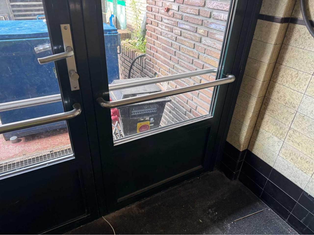 2022 Aluminum door with frame - ציוד בנייה: תמונה 3 2022 Aluminum door with frame - ציוד בנייה: תמונה 3