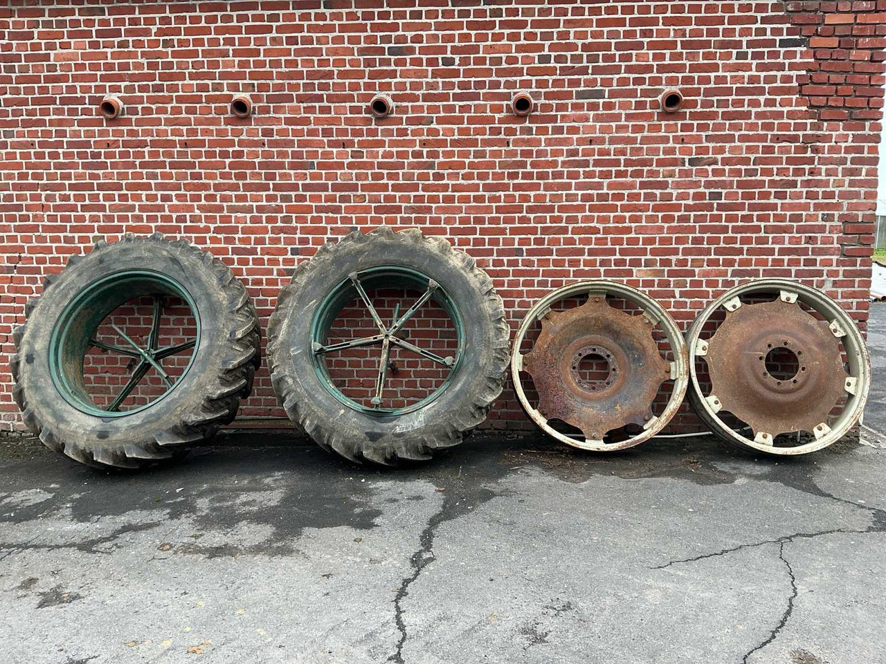 2x tractor rim - גלגלים וצמיגים עבור טרקטור חקלאי: תמונה 1 2x tractor rim - גלגלים וצמיגים עבור טרקטור חקלאי: תמונה 1