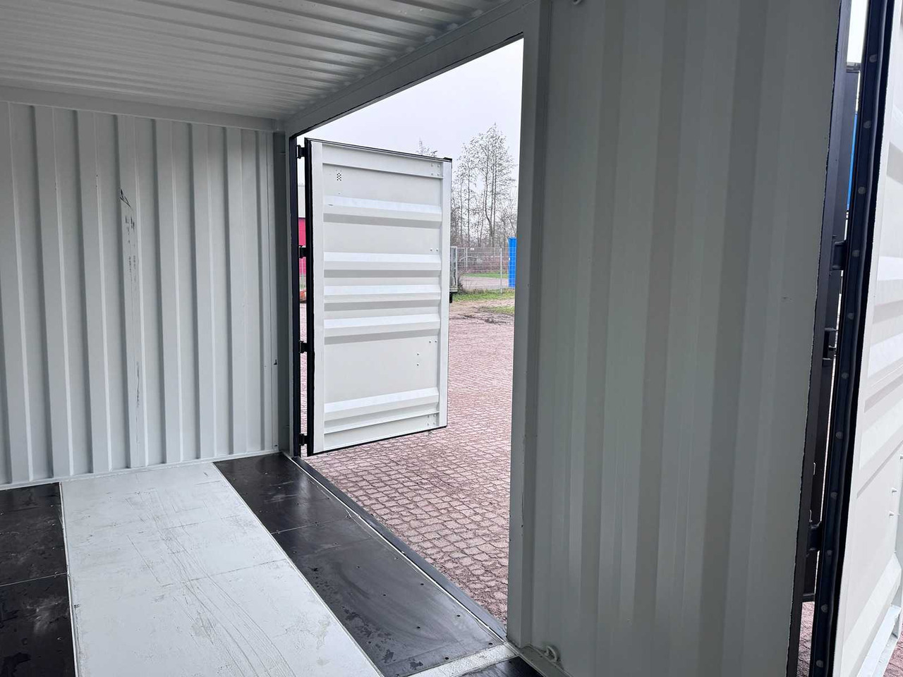 מכולת משלוח 40ft High Cube shipping container with 3 side doors: תמונה 19