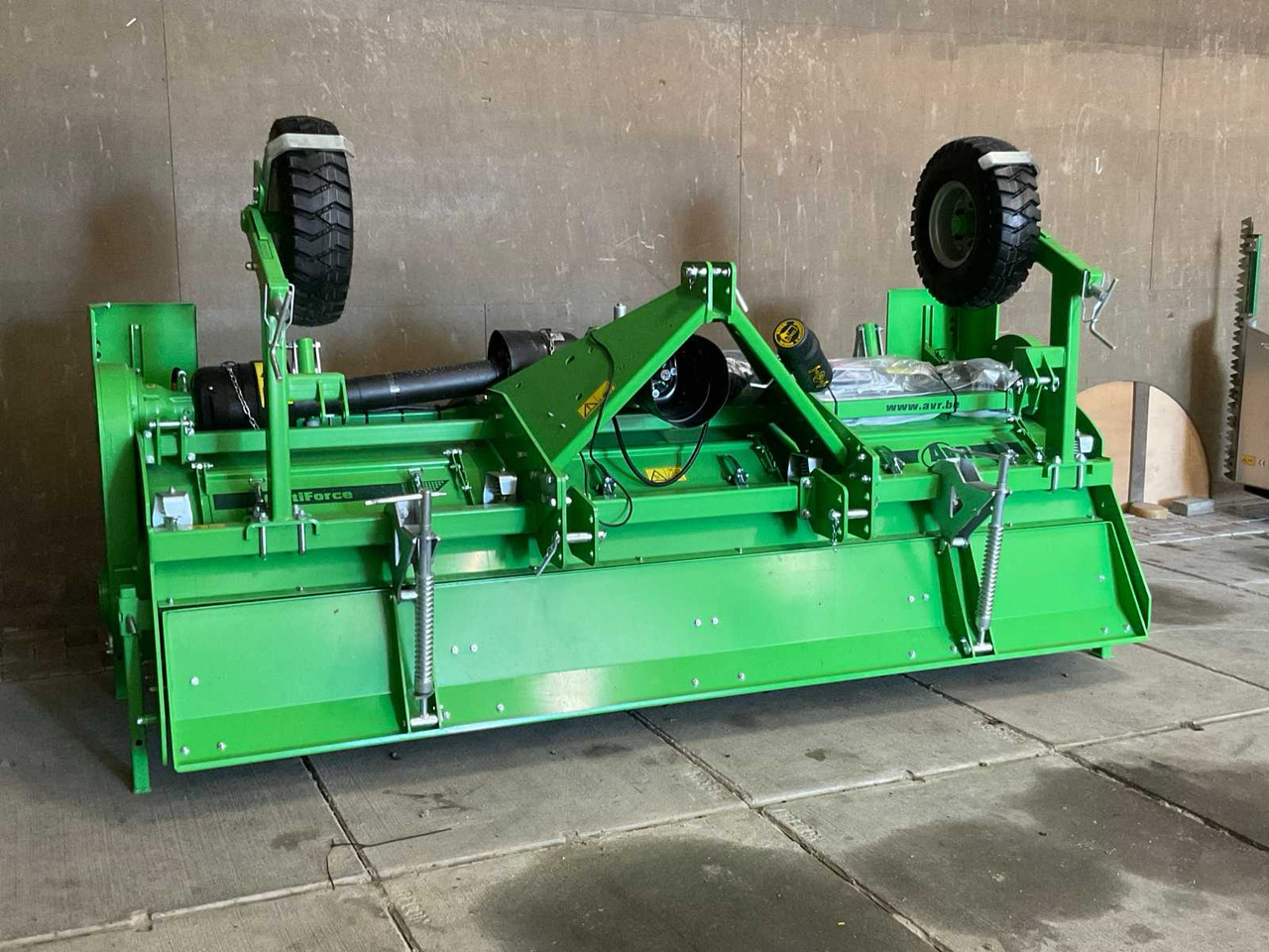 AVR MULTIFORCE 4 x 75 - קלטרת סיבובית: תמונה 2 AVR MULTIFORCE 4 x 75 - קלטרת סיבובית: תמונה 2