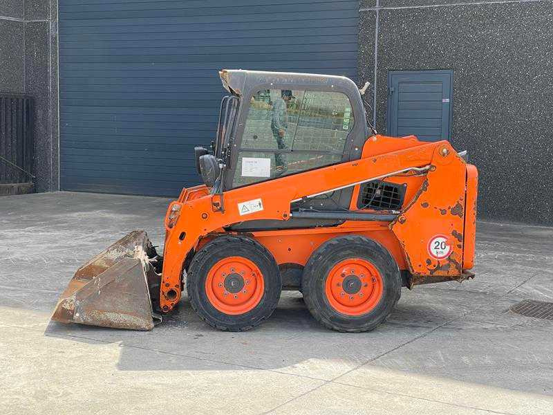 Bobcat S450 - מעמיס היגוי החלקה: תמונה 2 Bobcat S450 - מעמיס היגוי החלקה: תמונה 2