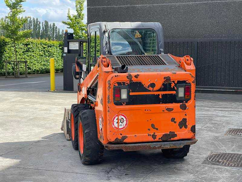 Bobcat S450 - מעמיס היגוי החלקה: תמונה 3 Bobcat S450 - מעמיס היגוי החלקה: תמונה 3