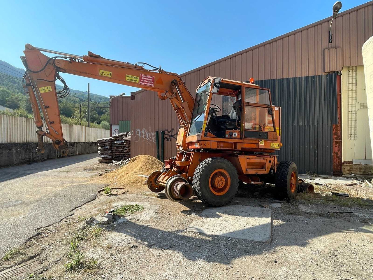 CASE - 1992 - 688P - WHEELED EXCAVATOR - מחפר גלגלים: תמונה 2 CASE - 1992 - 688P - WHEELED EXCAVATOR - מחפר גלגלים: תמונה 2