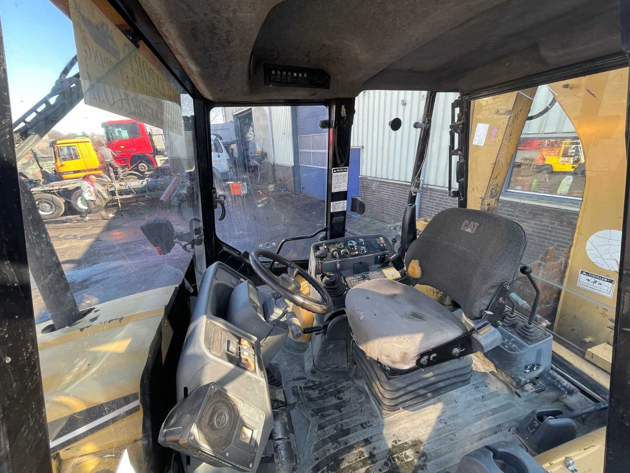 דחפור Cat 428C: תמונה 12
