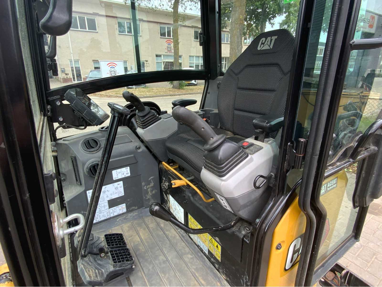 מיני מחפר Caterpillar 301.6: תמונה 19