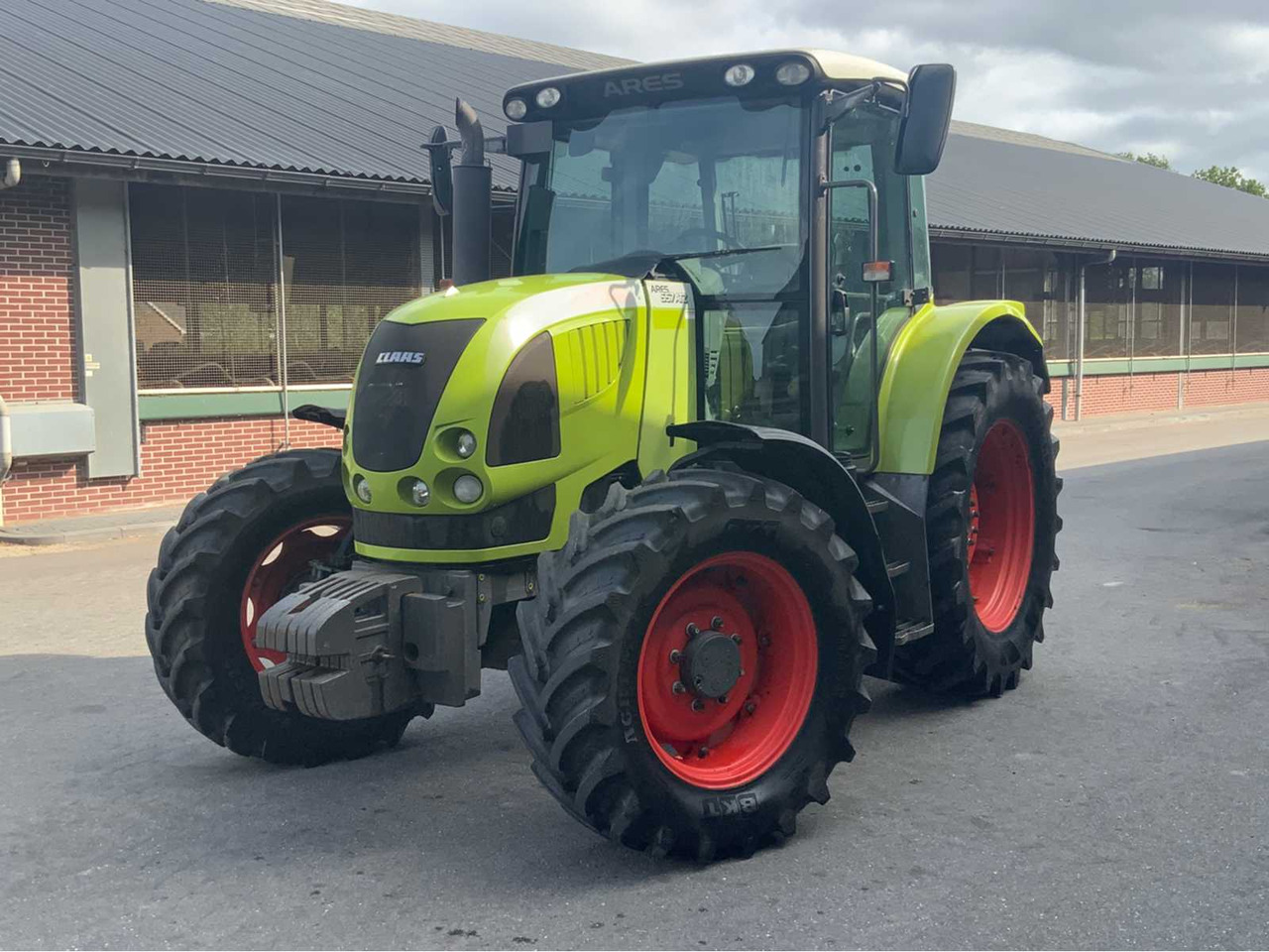 Claas Ares 557 ATZ - טרקטור חקלאי: תמונה 1 Claas Ares 557 ATZ - טרקטור חקלאי: תמונה 1