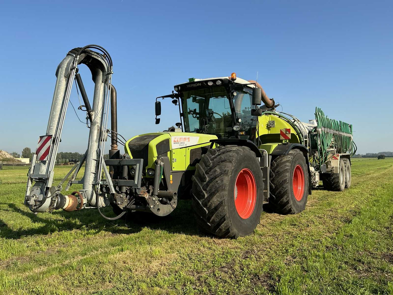 Claas Xerion 3800 Trac VC - PTLX 28 - מפזרת זבל: תמונה 1 Claas Xerion 3800 Trac VC - PTLX 28 - מפזרת זבל: תמונה 1