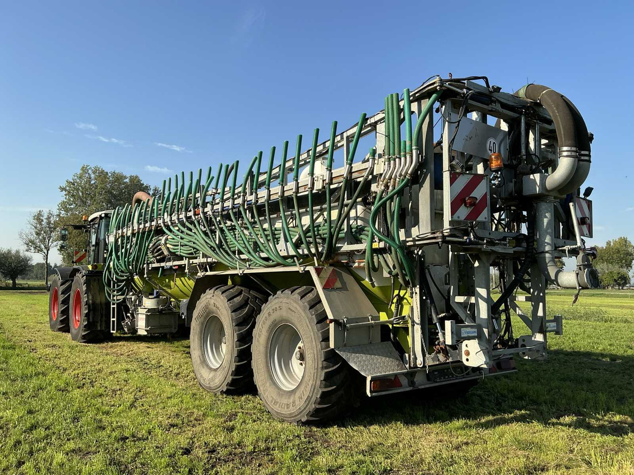 Claas Xerion 3800 Trac VC - PTLX 28 - מפזרת זבל: תמונה 4 Claas Xerion 3800 Trac VC - PTLX 28 - מפזרת זבל: תמונה 4