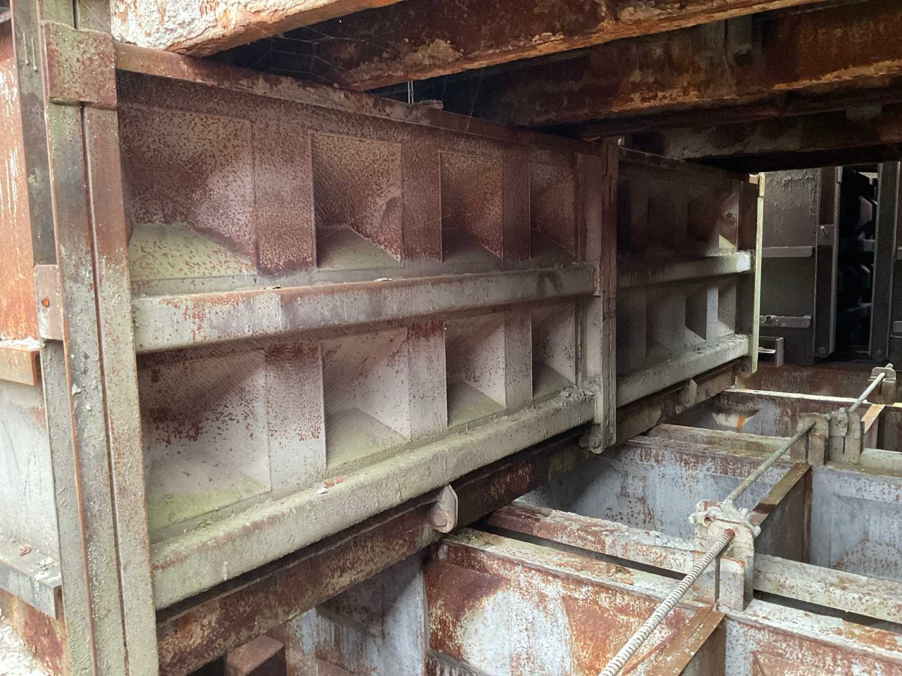 Concrete block mold (25x) - ציוד בטון: תמונה 5 Concrete block mold (25x) - ציוד בטון: תמונה 5