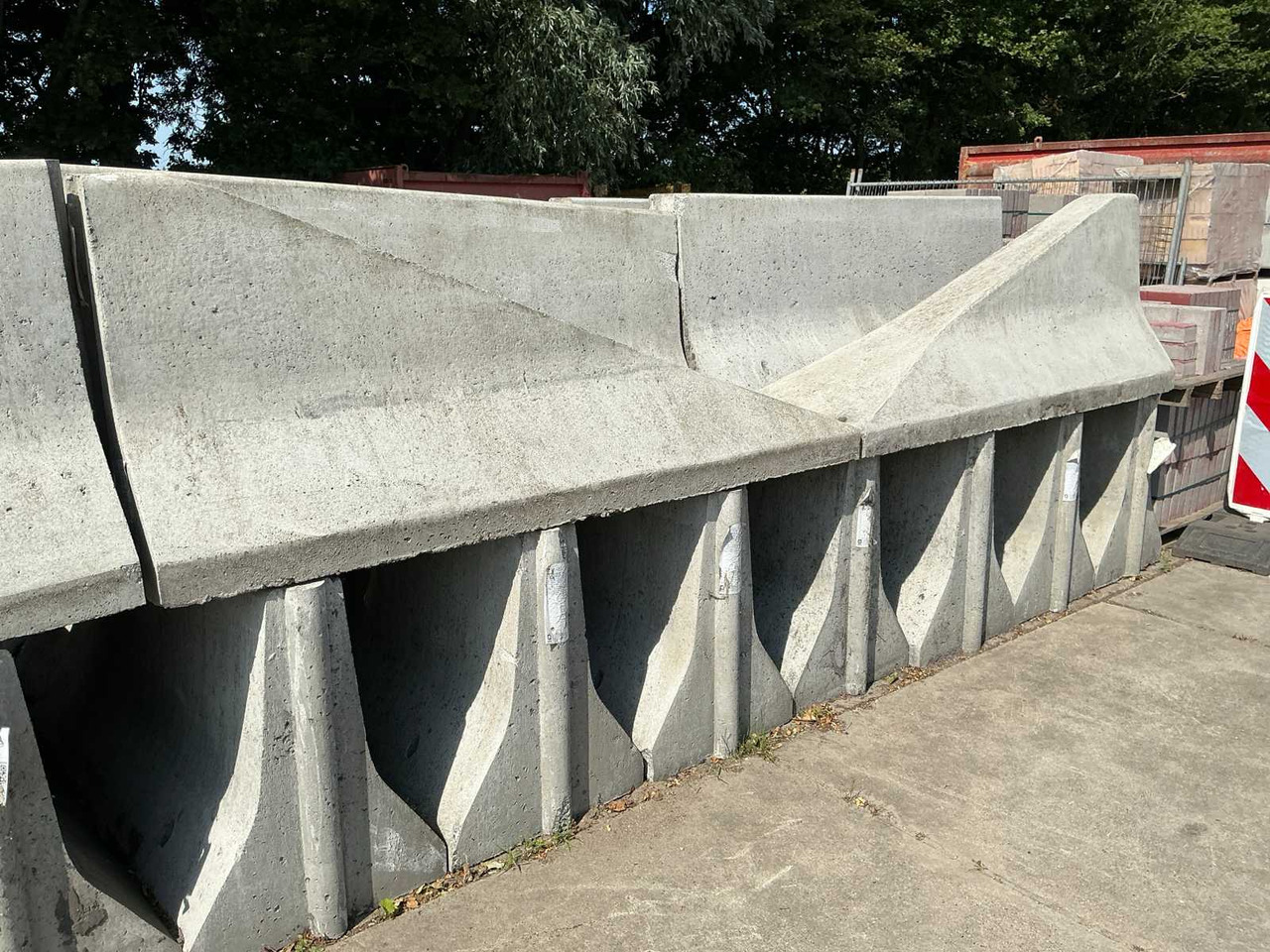 Concrete deposit (44.00 mtr) (unused) - ציוד בנייה: תמונה 2 Concrete deposit (44.00 mtr) (unused) - ציוד בנייה: תמונה 2