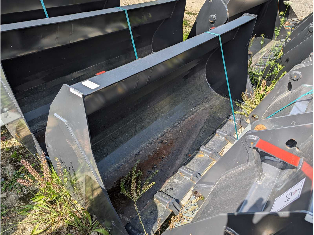 DEKPOL STEEL SP. Z.O.O. LOADING BUCKET WITH TEETH - AS - 1850 MM - 0.80 CBM - מעמיס גלגלים: תמונה 3 DEKPOL STEEL SP. Z.O.O. LOADING BUCKET WITH TEETH - AS - 1850 MM - 0.80 CBM - מעמיס גלגלים: תמונה 3