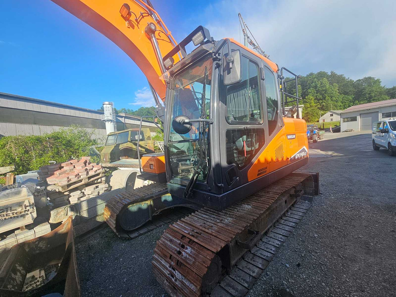 DOOSAN DX140LCR-7 - מחפר סורק: תמונה 1 DOOSAN DX140LCR-7 - מחפר סורק: תמונה 1