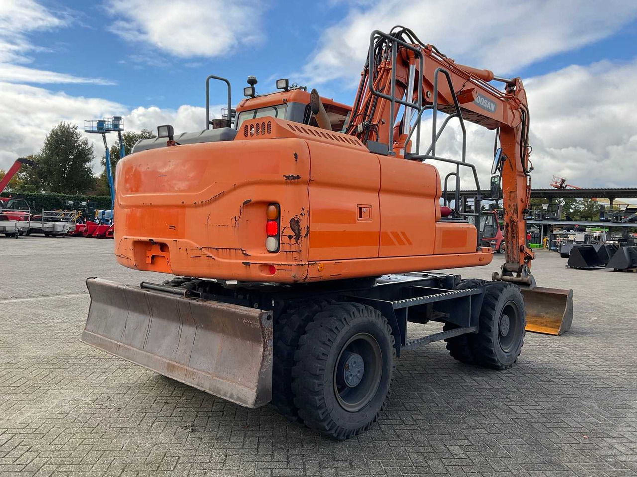Doosan DX140W-3 - מחפר גלגלים: תמונה 3 Doosan DX140W-3 - מחפר גלגלים: תמונה 3