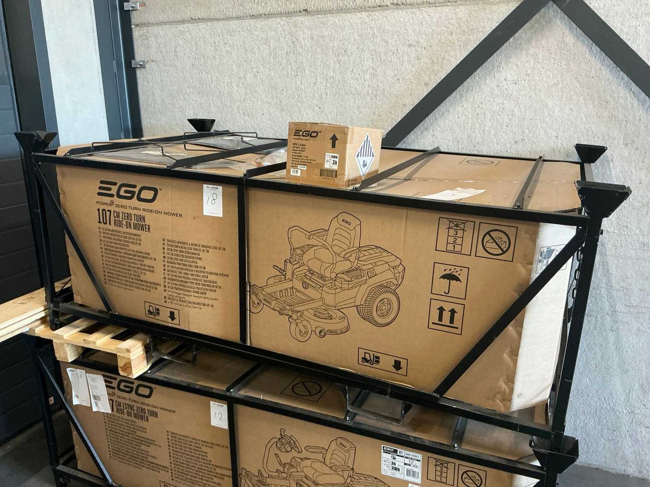 EGO ZT4200E-L - מכסחת גינה: תמונה 2 EGO ZT4200E-L - מכסחת גינה: תמונה 2