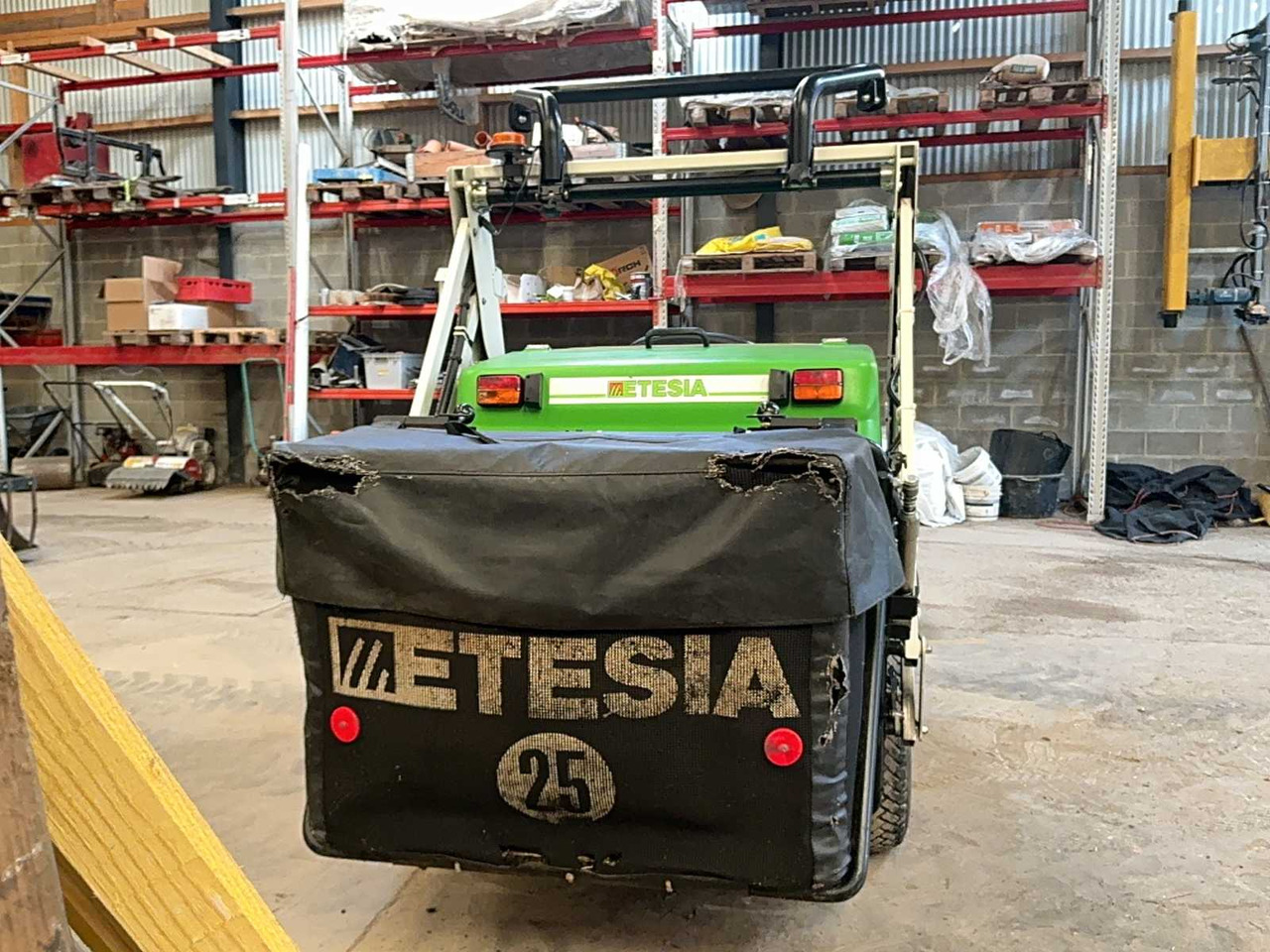 Etesia 124 DX 4X4 - מכסחת גינה: תמונה 4 Etesia 124 DX 4X4 - מכסחת גינה: תמונה 4