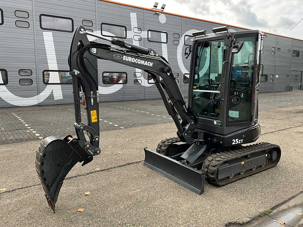 Eurocomach 25ZT - מיני מחפר: תמונה 1 Eurocomach 25ZT - מיני מחפר: תמונה 1