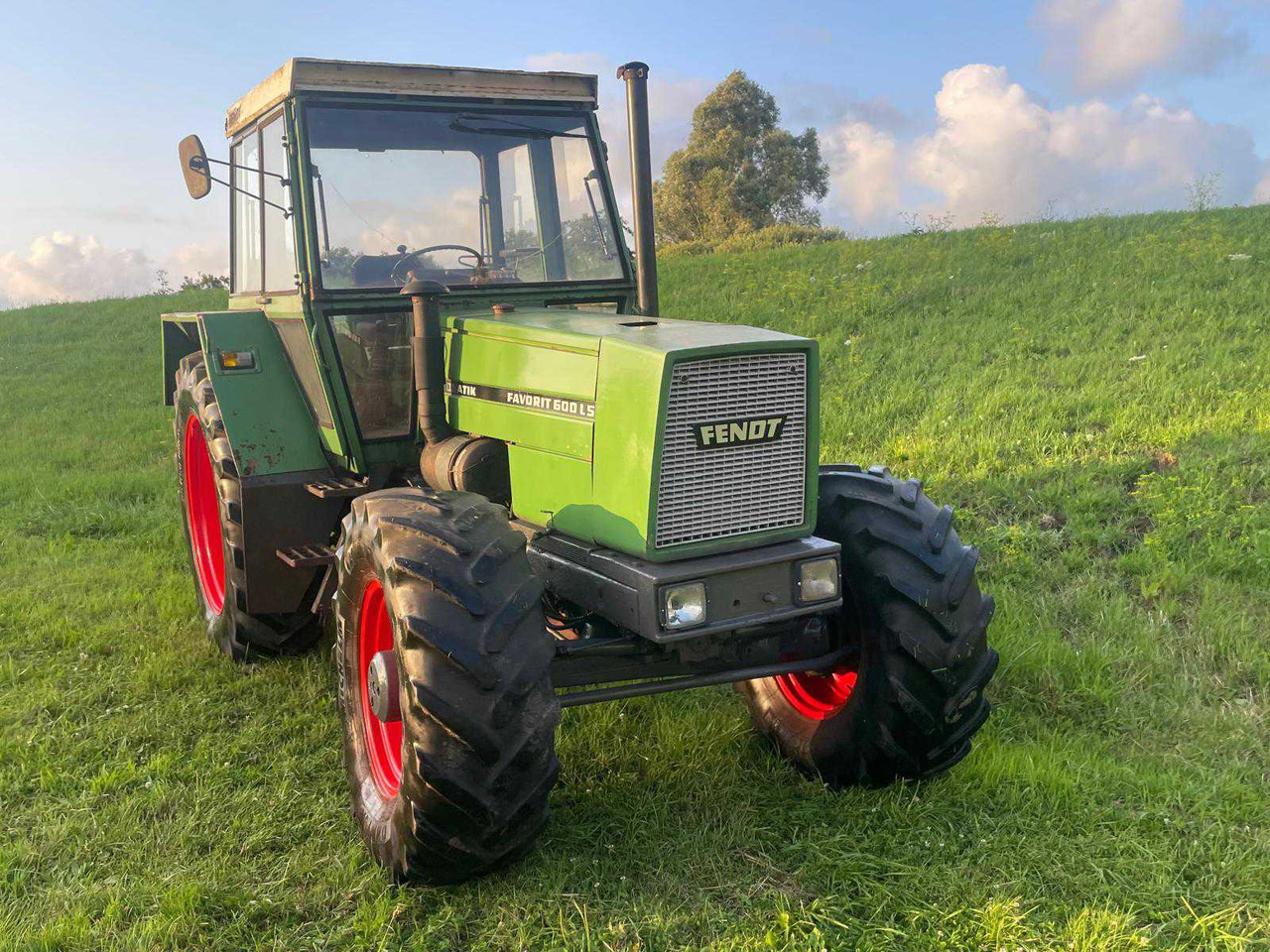 Fendt Favorit 600 LSA - טרקטור חקלאי: תמונה 4 Fendt Favorit 600 LSA - טרקטור חקלאי: תמונה 4