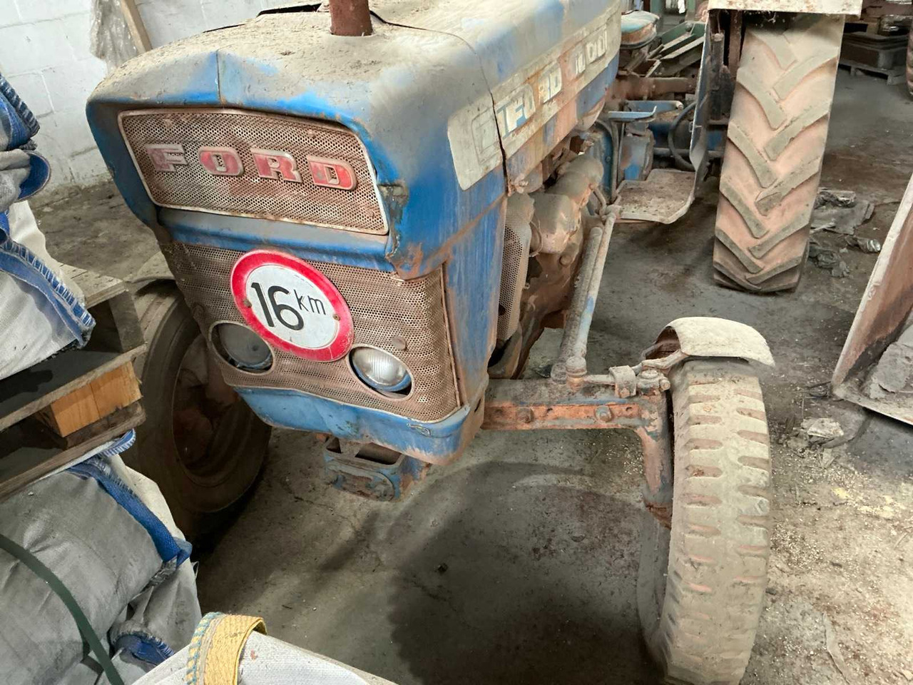 טרקטור חקלאי Ford 3000: תמונה 25