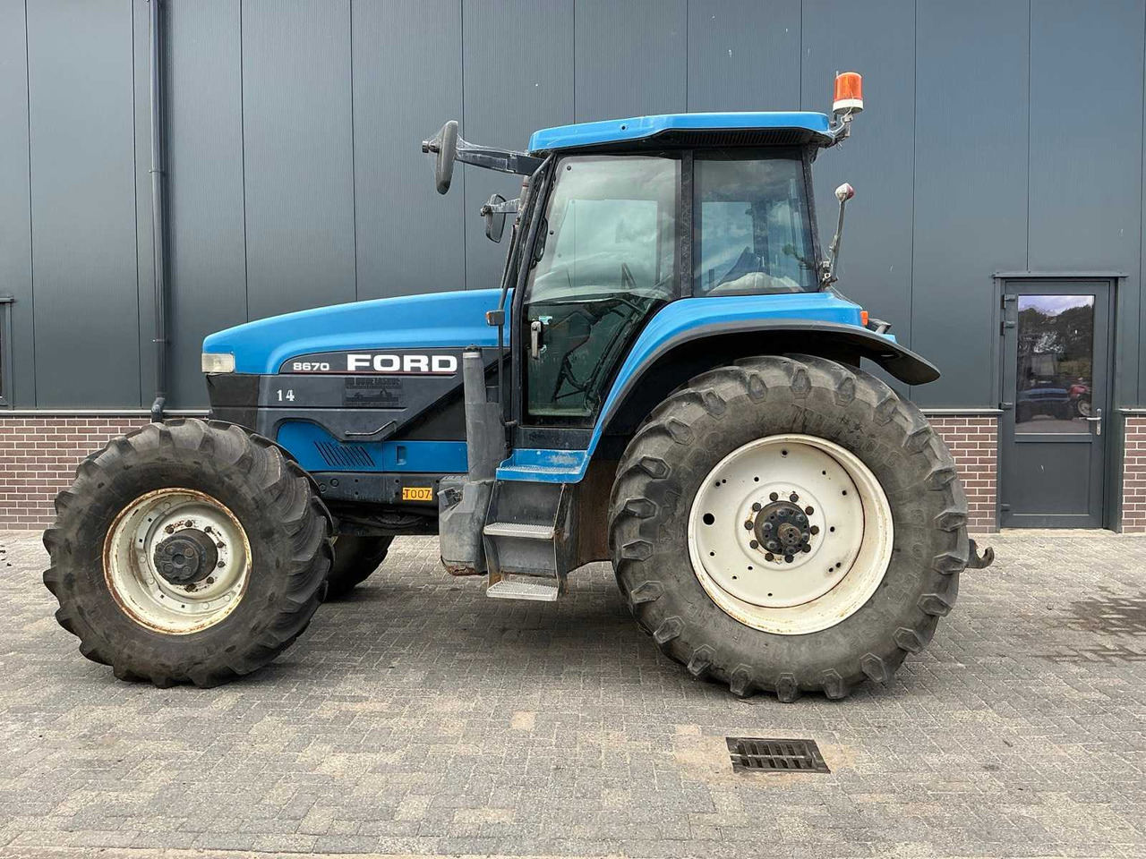 Ford 8670 - טרקטור חקלאי: תמונה 2 Ford 8670 - טרקטור חקלאי: תמונה 2