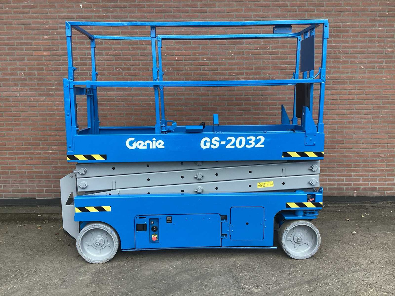 GENIE GS-2032 - פלטפורמה אווירית: תמונה 2 GENIE GS-2032 - פלטפורמה אווירית: תמונה 2