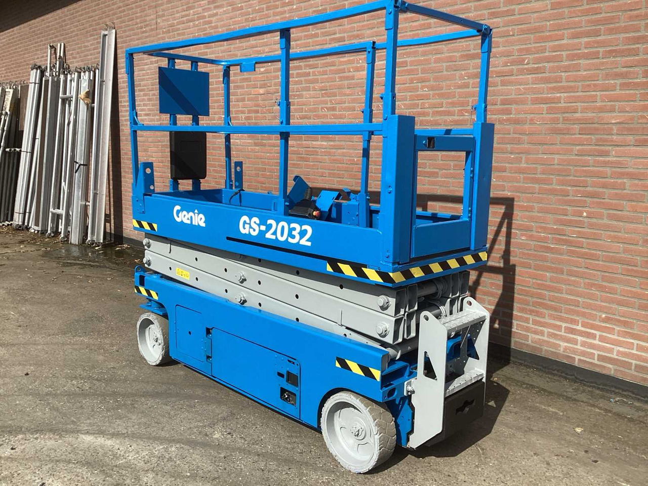 GENIE GS-2032 - פלטפורמה אווירית: תמונה 3 GENIE GS-2032 - פלטפורמה אווירית: תמונה 3