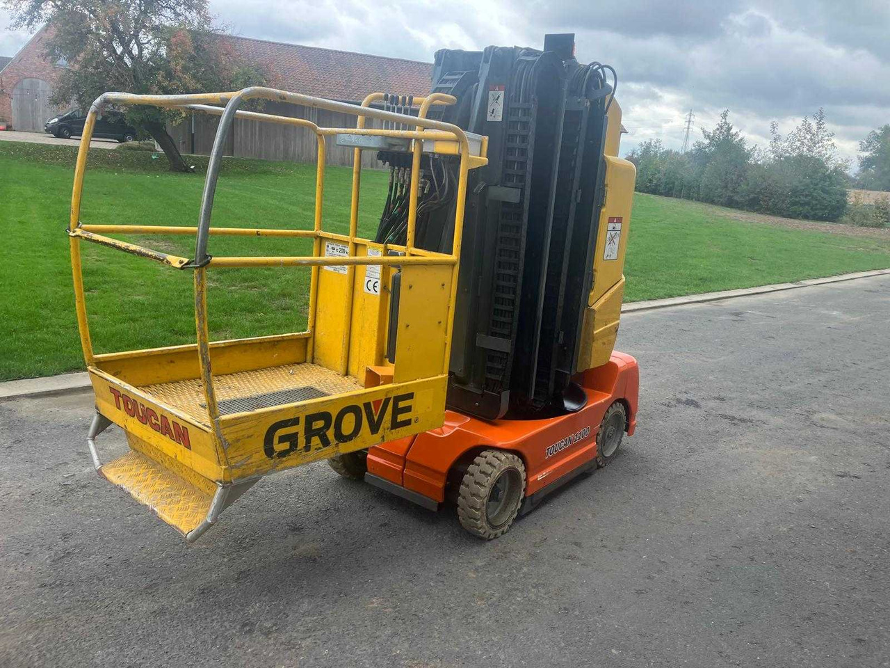 GROVE TOUCAN 1100 C AERIAL PLATFORM 2001 - פלטפורמה אווירית: תמונה 1 GROVE TOUCAN 1100 C AERIAL PLATFORM 2001 - פלטפורמה אווירית: תמונה 1