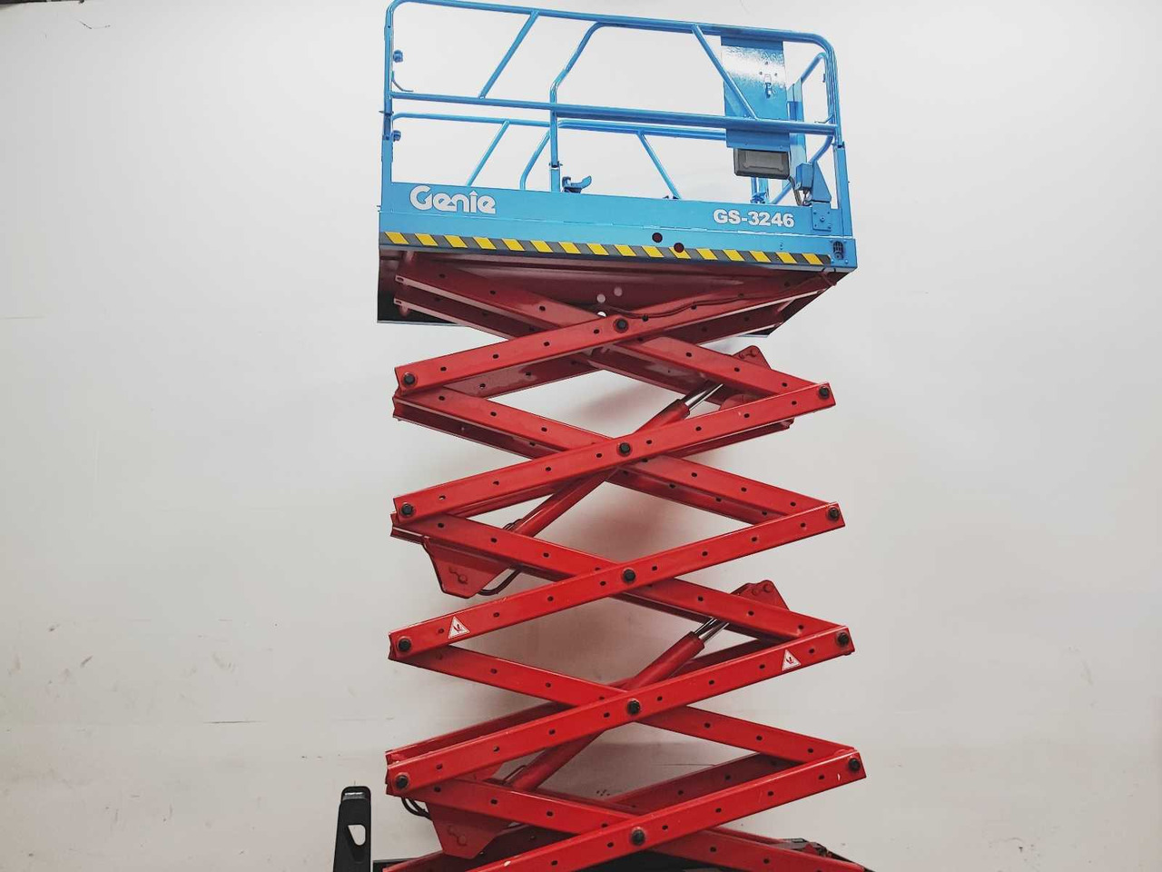 Genie GS-3246 - פלטפורמה אווירית: תמונה 5 Genie GS-3246 - פלטפורמה אווירית: תמונה 5