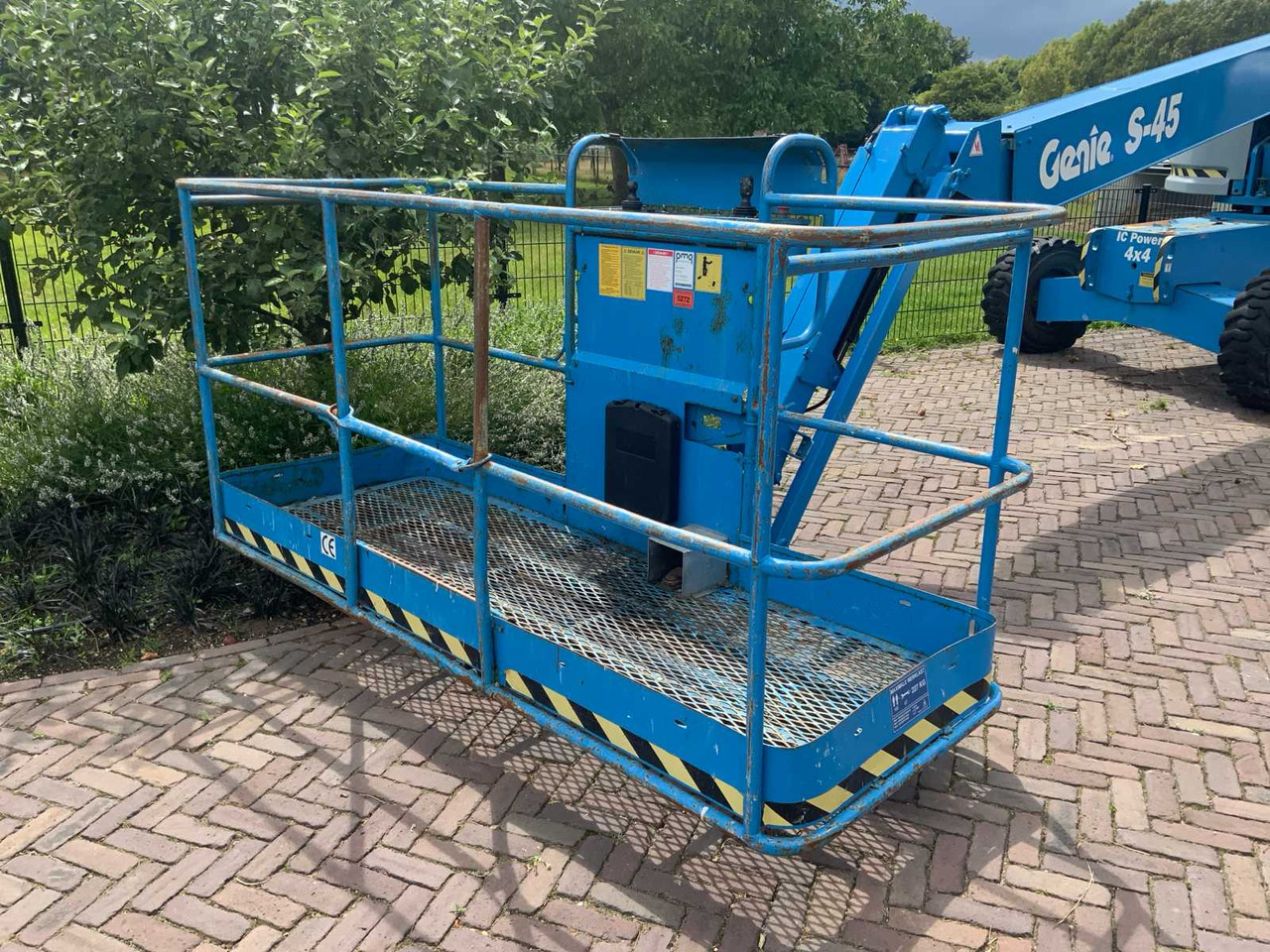 Genie S-45 - פלטפורמה אווירית: תמונה 3 Genie S-45 - פלטפורמה אווירית: תמונה 3