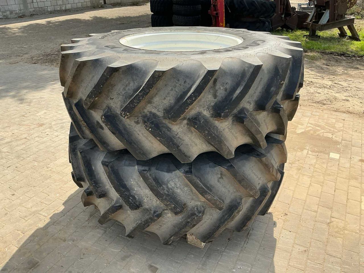 Goodyear DT820 - גלגלים וצמיגים עבור טרקטור חקלאי: תמונה 3 Goodyear DT820 - גלגלים וצמיגים עבור טרקטור חקלאי: תמונה 3