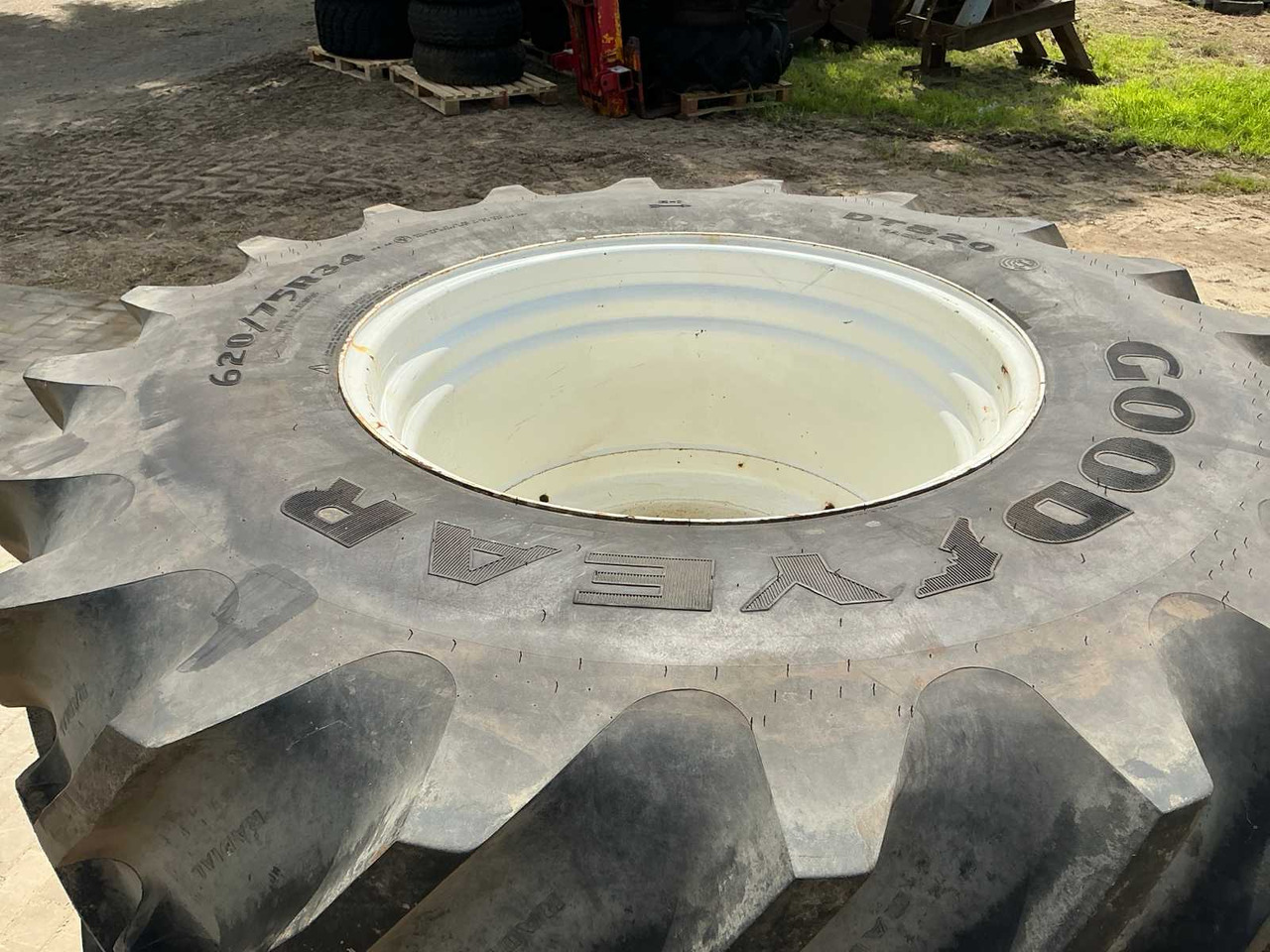 Goodyear DT820 - גלגלים וצמיגים עבור טרקטור חקלאי: תמונה 4 Goodyear DT820 - גלגלים וצמיגים עבור טרקטור חקלאי: תמונה 4