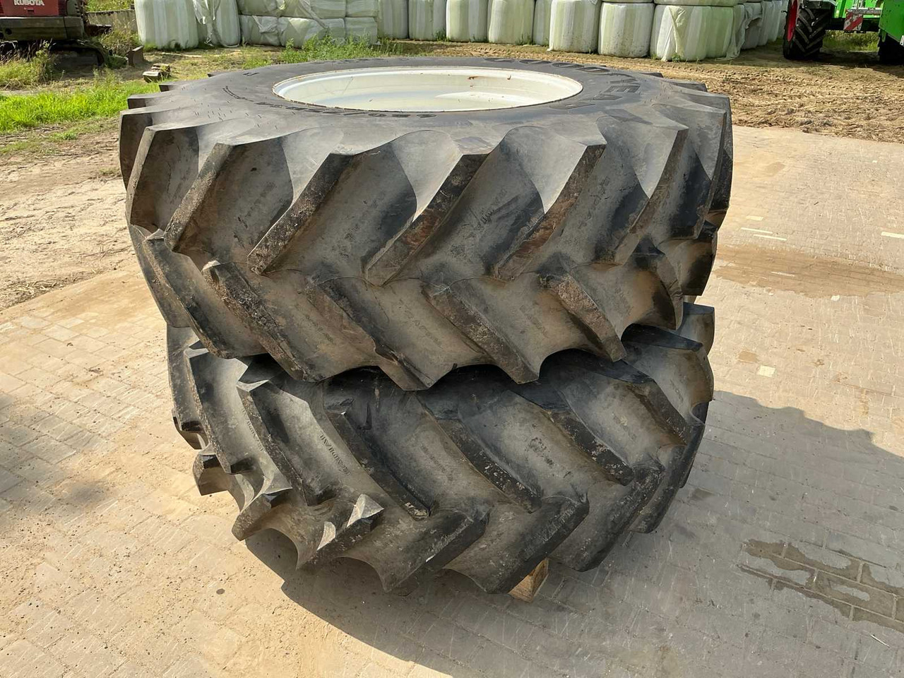 Goodyear DT820 - גלגלים וצמיגים עבור טרקטור חקלאי: תמונה 2 Goodyear DT820 - גלגלים וצמיגים עבור טרקטור חקלאי: תמונה 2