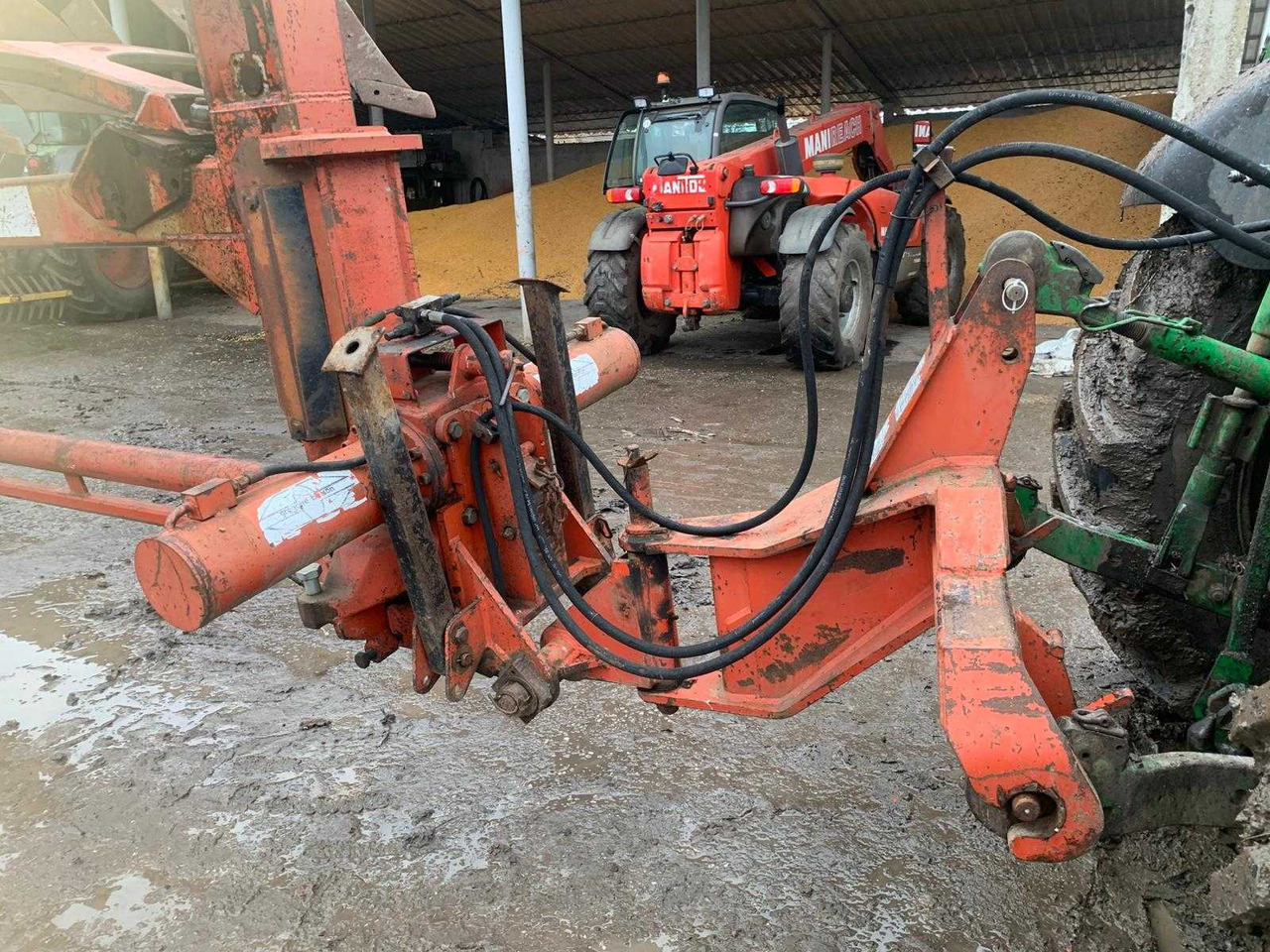 Gregoire Besson - מחרשה: תמונה 2 Gregoire Besson - מחרשה: תמונה 2