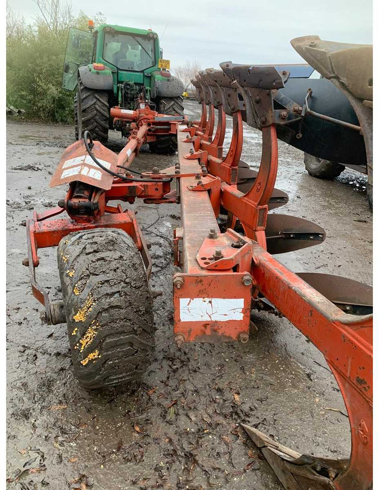 Gregoire Besson - מחרשה: תמונה 5 Gregoire Besson - מחרשה: תמונה 5