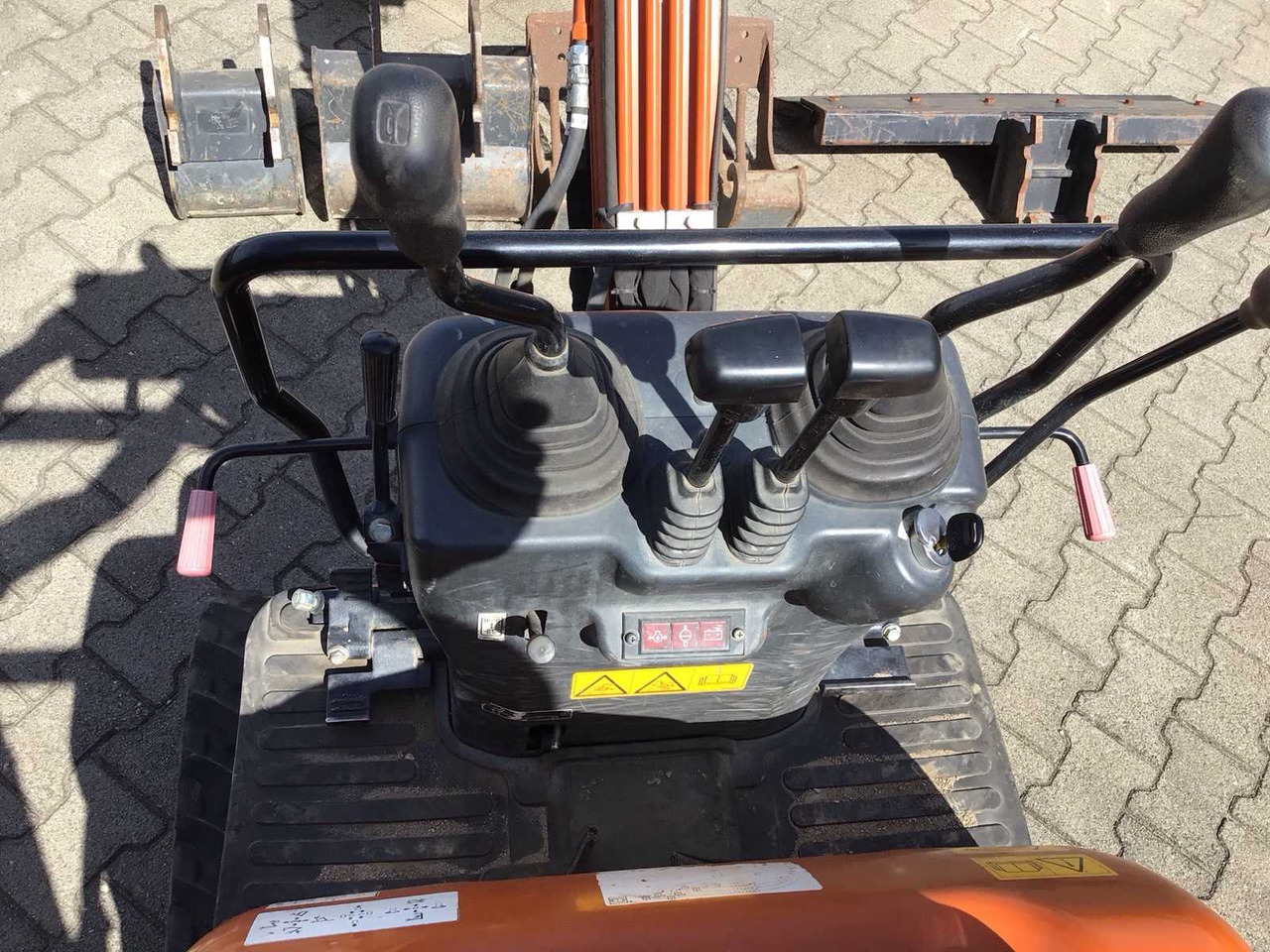 HITACHI ZX10U-6 - מיני מחפר: תמונה 5 HITACHI ZX10U-6 - מיני מחפר: תמונה 5