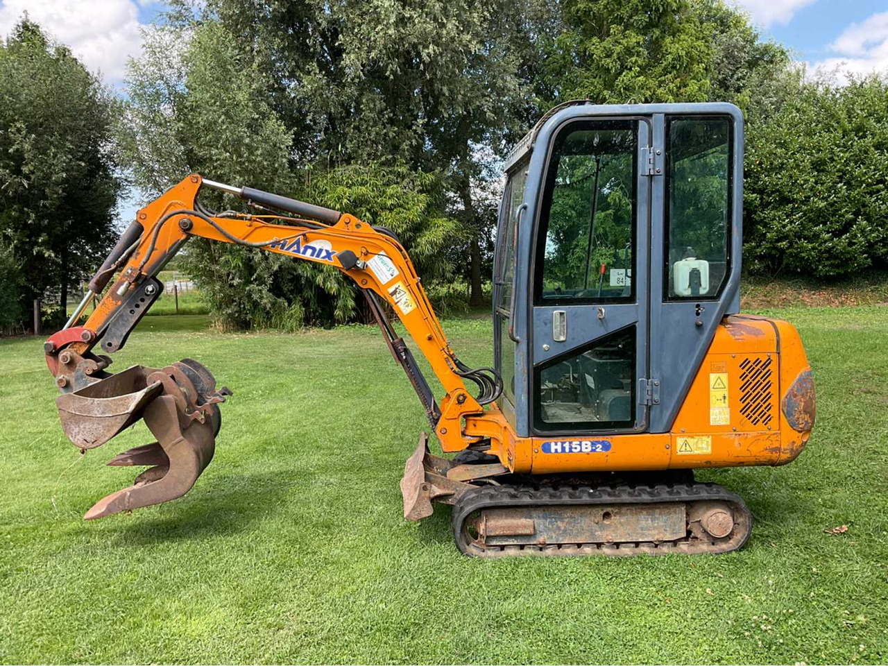 Hanix H15B-2 - מיני מחפר: תמונה 2 Hanix H15B-2 - מיני מחפר: תמונה 2