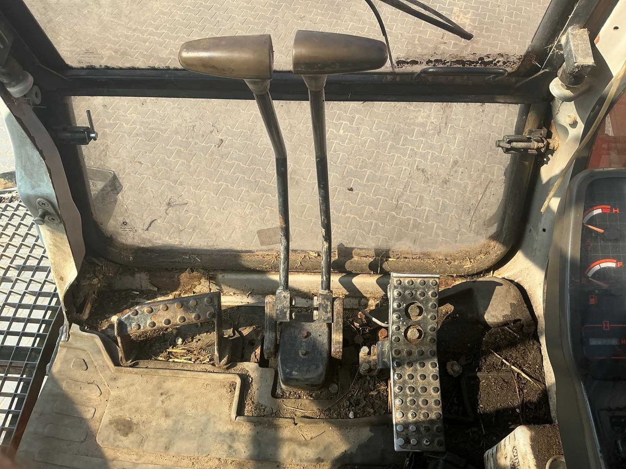 מחפר סורק Hitachi FH330LC3: תמונה 11