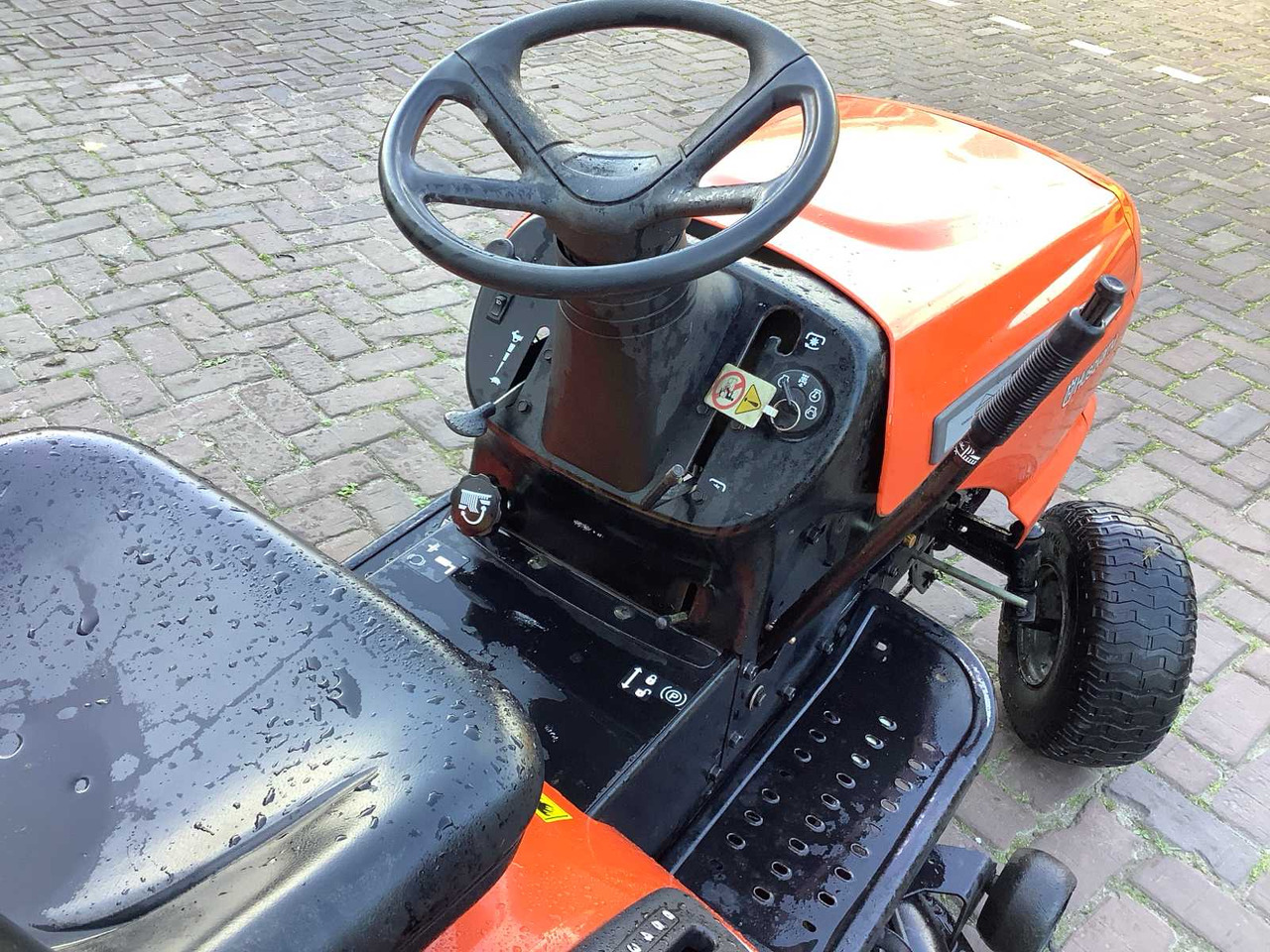 Husqvarna CT131 - מכסחת גינה: תמונה 4 Husqvarna CT131 - מכסחת גינה: תמונה 4
